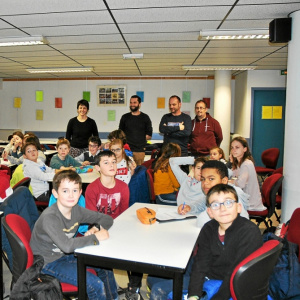 les jeunes collegiens de 6e bilingue francais breton et leurs invités